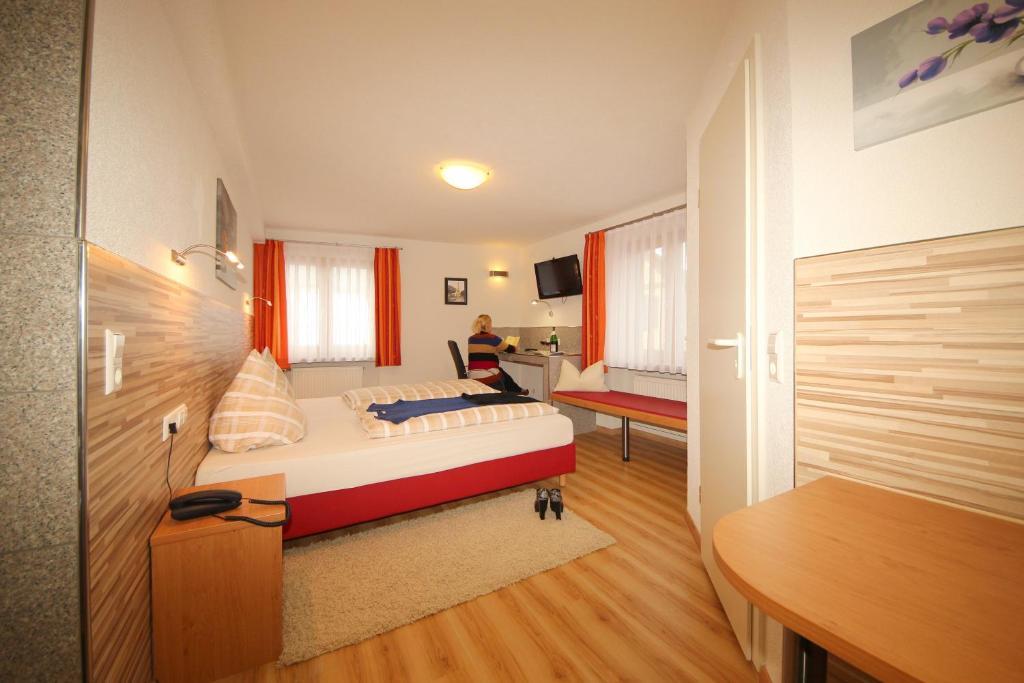 Hotel Krone Stuehlingen - Das Tor Zum Suedschwarzwald Exterior foto