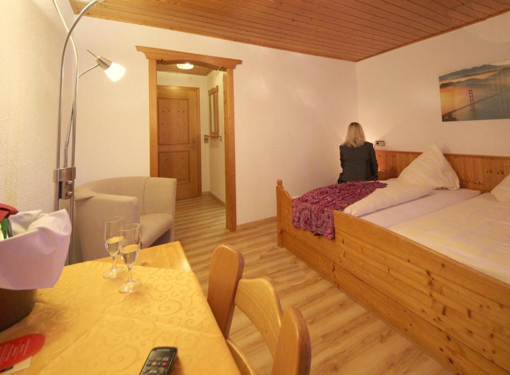 Hotel Krone Stuehlingen - Das Tor Zum Suedschwarzwald Exterior foto
